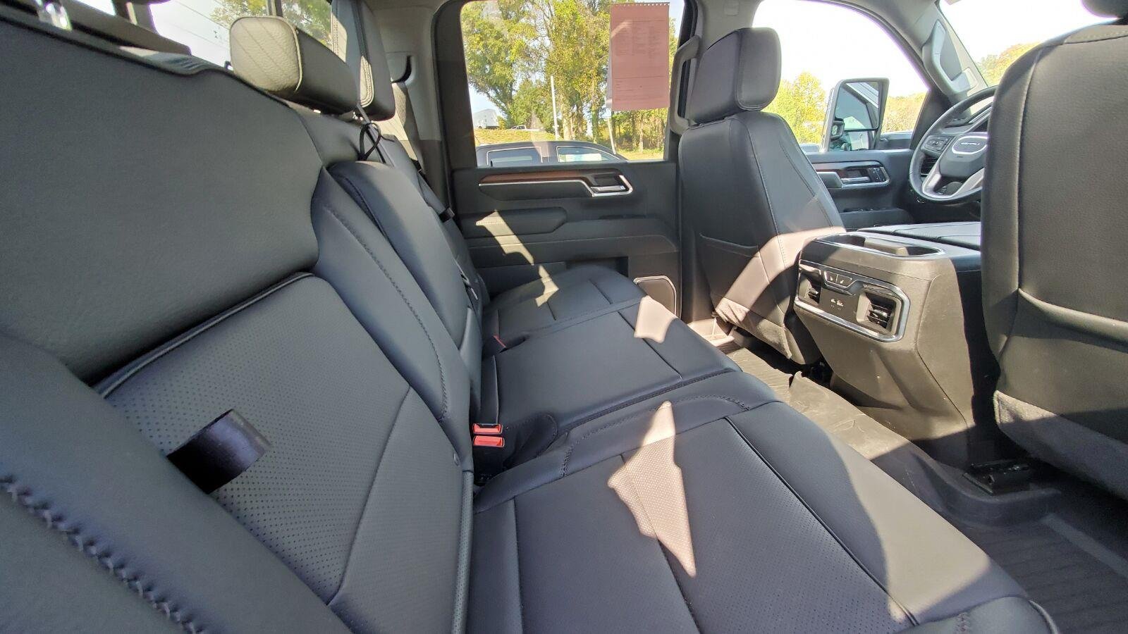 Used 2025 Sterling Metallic GMC Denali image 6