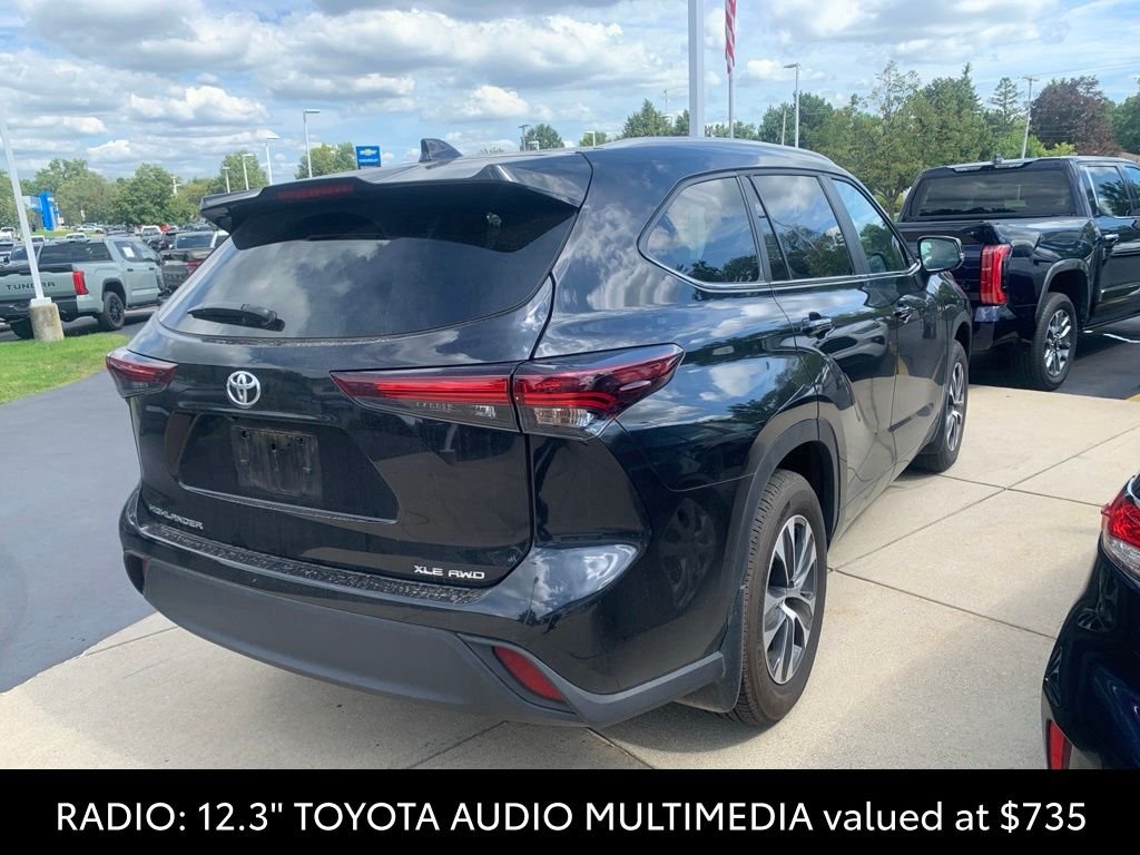 Used 2025 Black Toyota XLE image 3