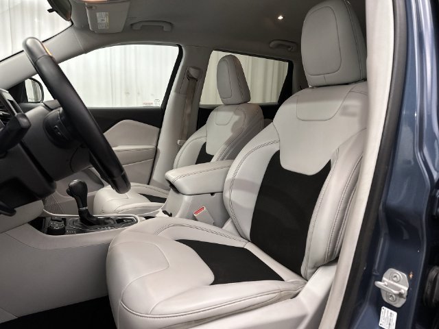 Used 2020 Blue Jeep Latitude Plus image 17