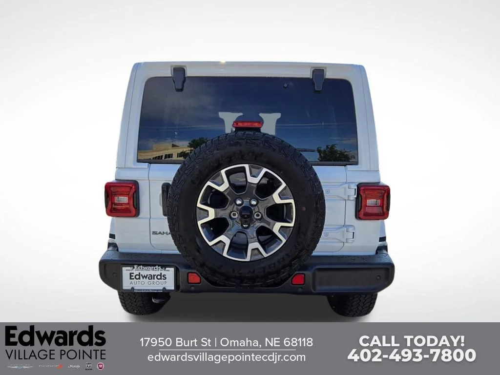 New 2026 Bright White Clear-Coat Exterior Paint Jeep Sahara image 4