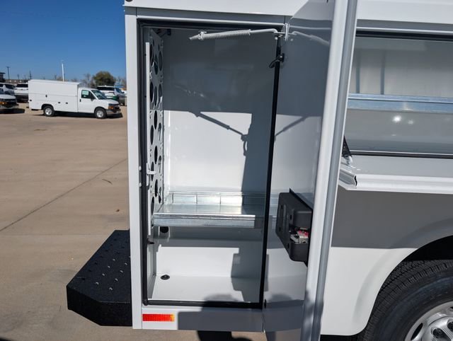 New 2025 Summit White Chevrolet 1WT image 6