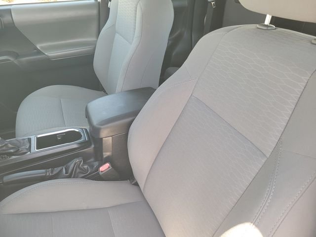 Used 2018 White Toyota SR image 13