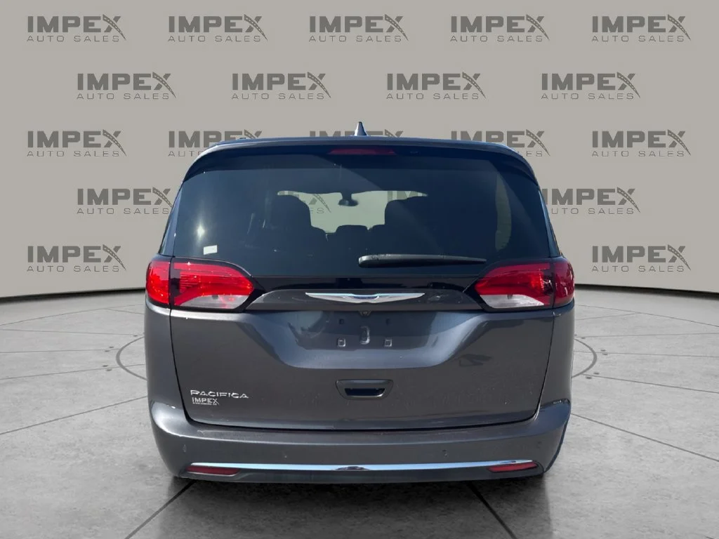 Used 2019 Gray Chrysler Touring Plus image 4