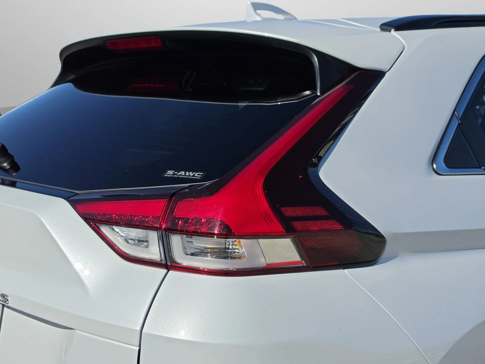 Used 2024  Mitsubishi  image 14