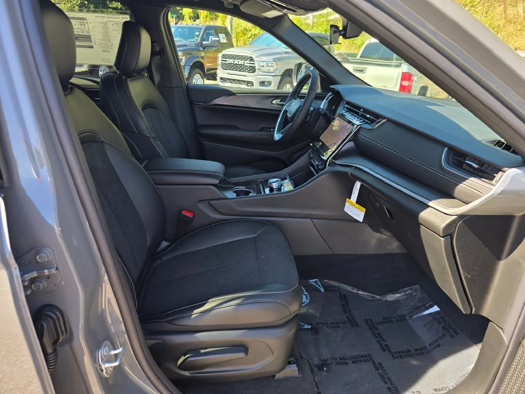 New 2027 Gray Jeep Laredo X image 27