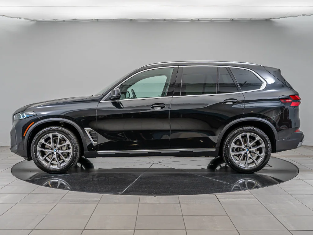 Used 2024 Black Sapphire Metallic BMW xDrive40i image 5