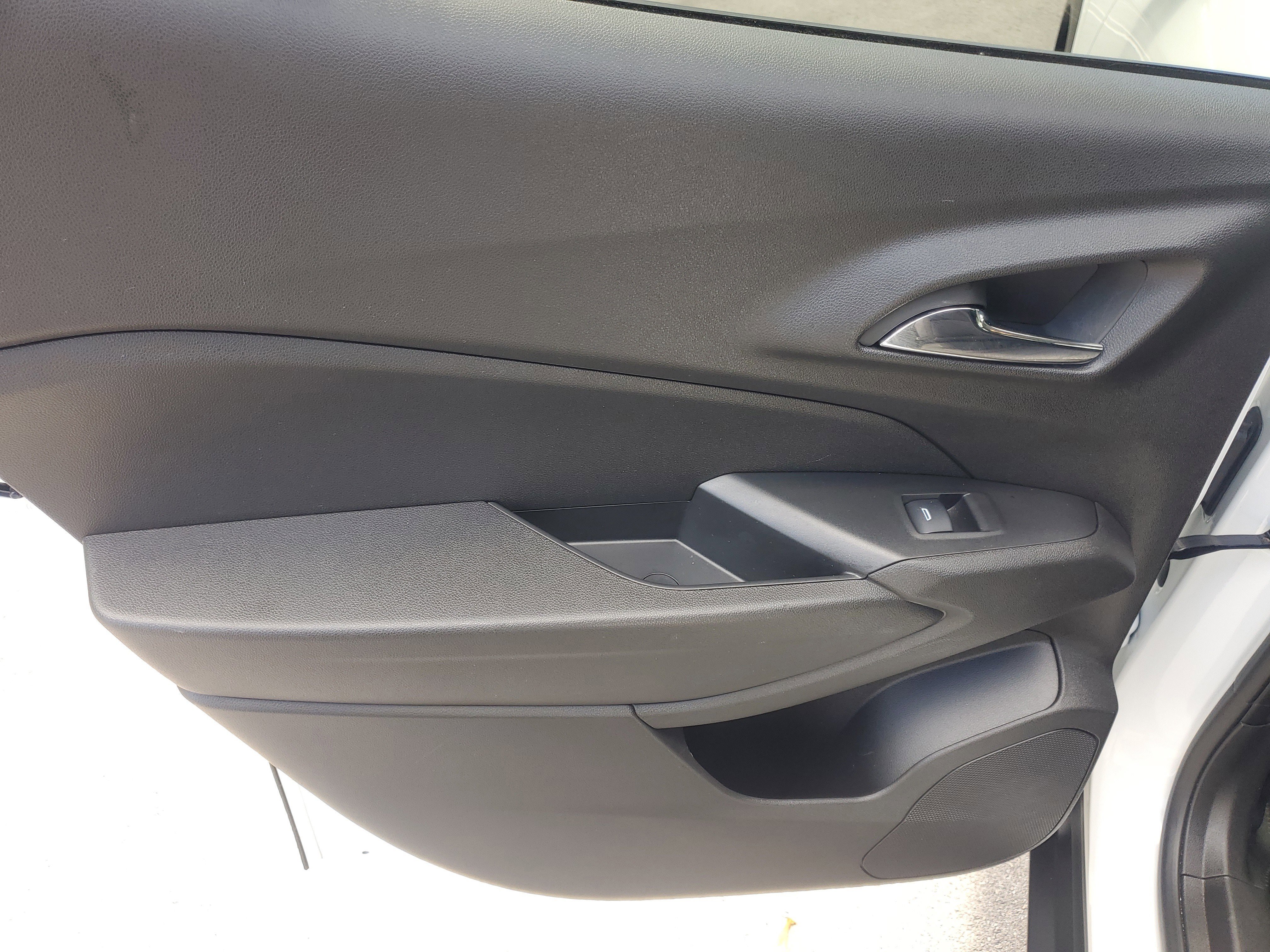 Used 2025 Summit White Chevrolet LT image 13