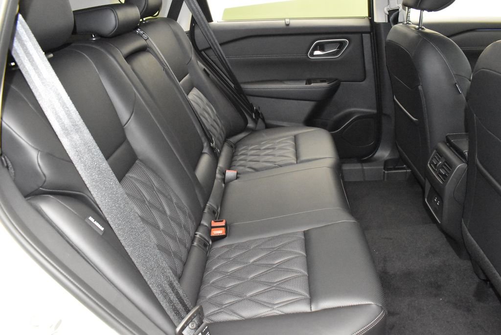 New 2026 Everest White Pearl TriCoat / Super Black Two-tone Nissan Platinum image 33