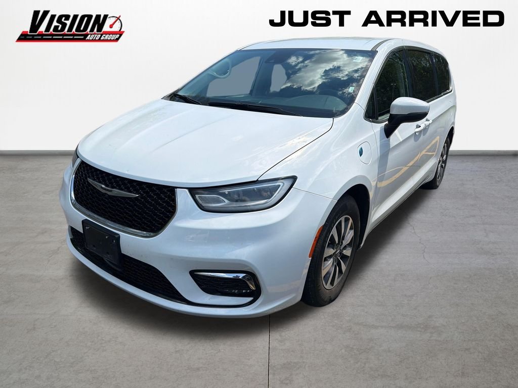 2023 Chrysler Pacifica Hybrid Touring L Hybrid's photo