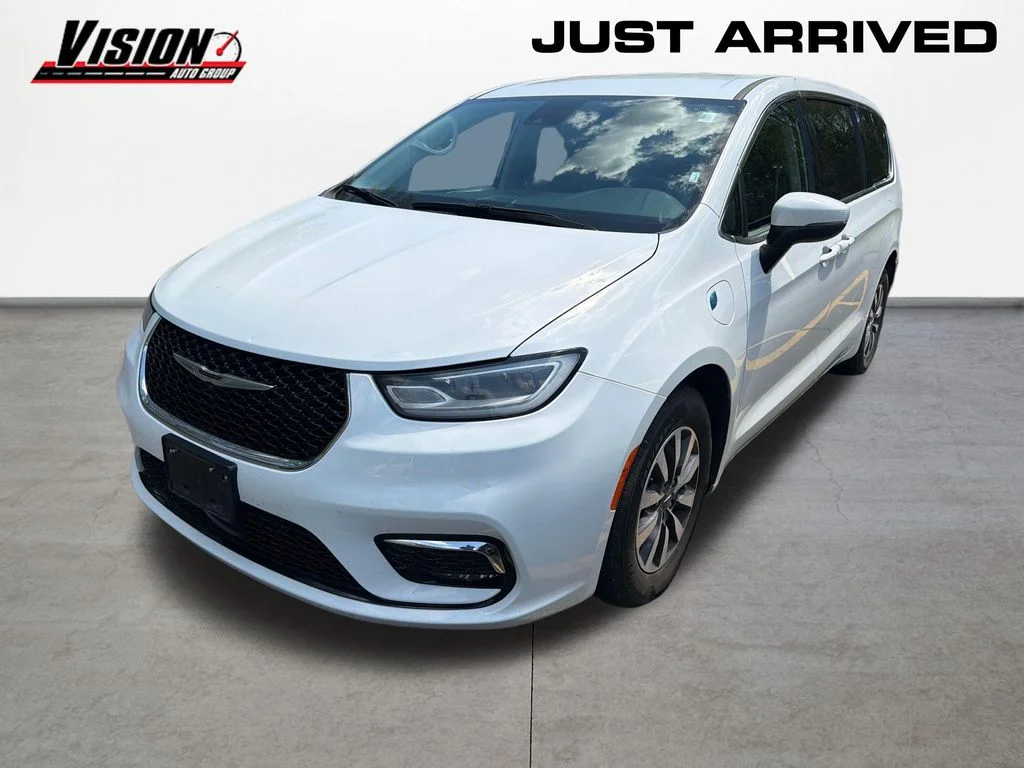 2023 Chrysler Pacifica Hybrid Touring L Hybrid's photo