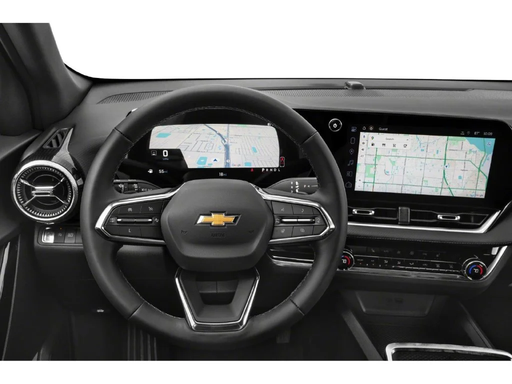 Used 2025 Green Chevrolet LT image 4
