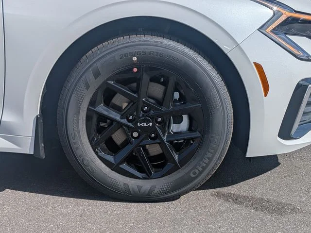 New 2026 Snow White Pearl Kia LXS FWD image 11