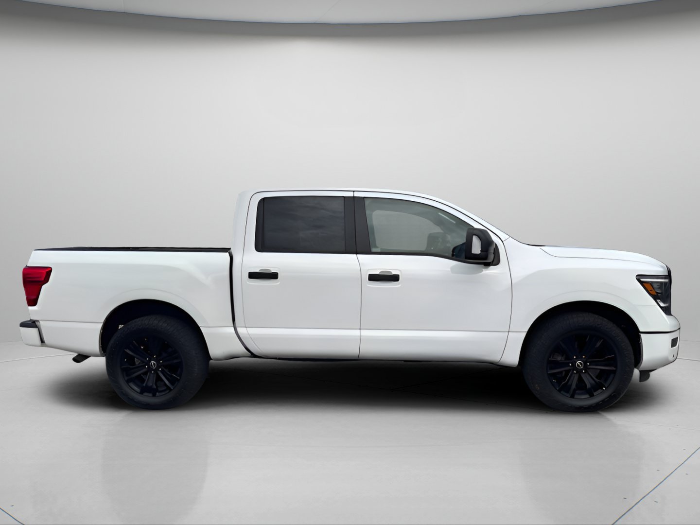 Used 2023 Glacier White Nissan SV image 3