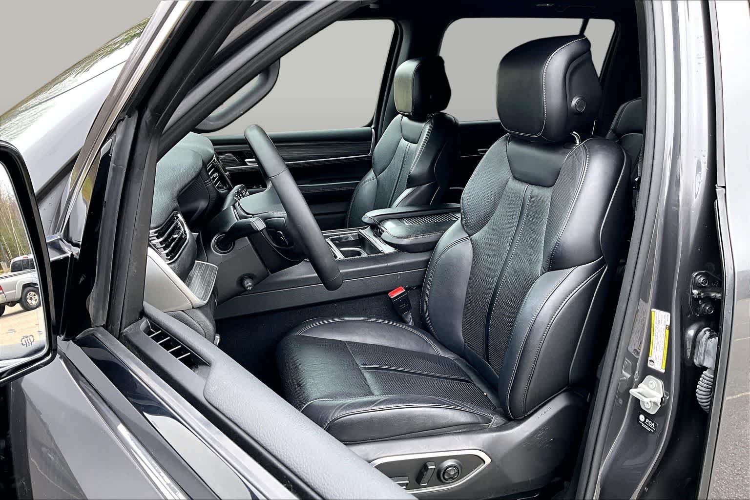 Used 2024 Baltic Gray Metallic Clearcoat Jeep Series II image 9