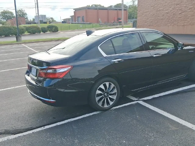 Used 2017  Honda Touring image 6