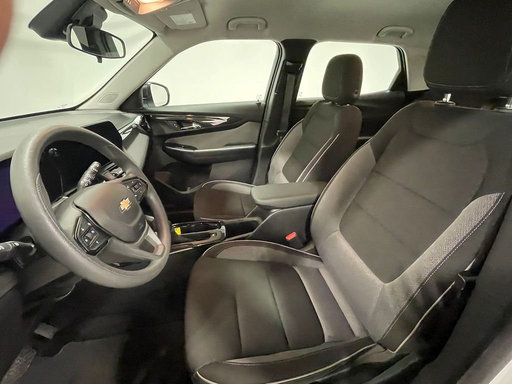 Used 2025 White Chevrolet LS image 3