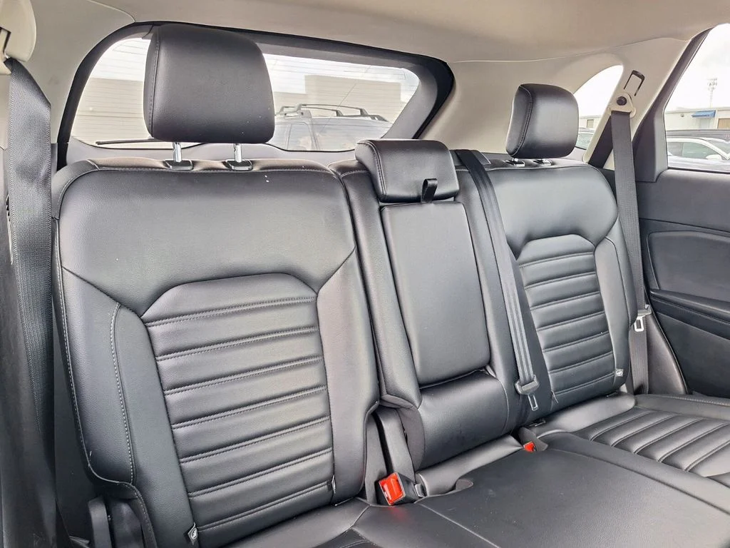 Used 2023 Oxford White Ford SEL image 27