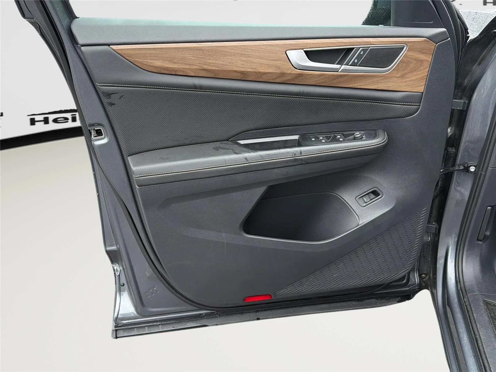 2025 Volkswagen Atlas SE w/Tech - Photo 9