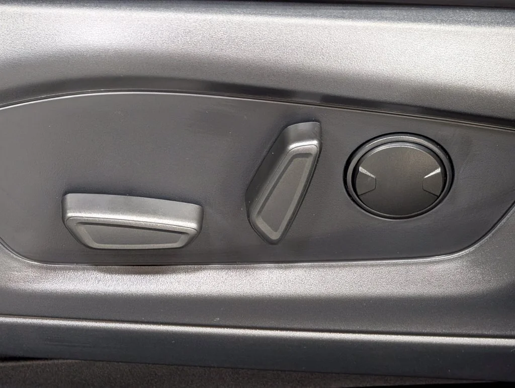 New 2027 Star White Metallic Tri-Coat Ford ST-Line image 12