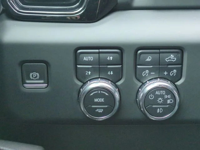 Used 2024 White GMC AT4X image 21