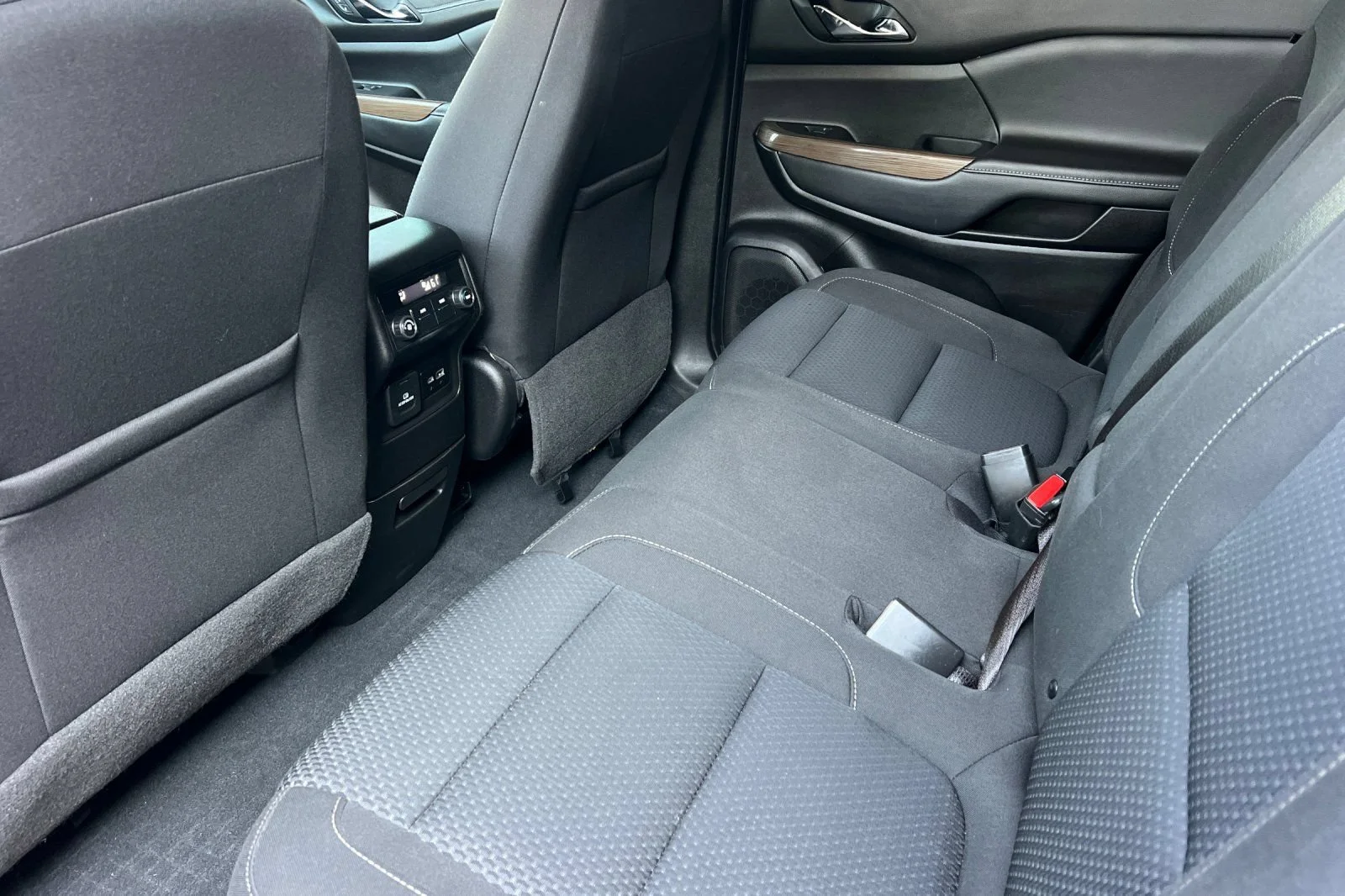 Used 2023 Sterling Metallic GMC SLE image 12