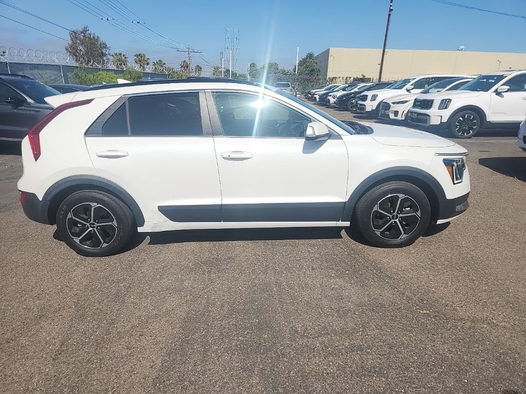 Used 2023 White Kia EX image 17