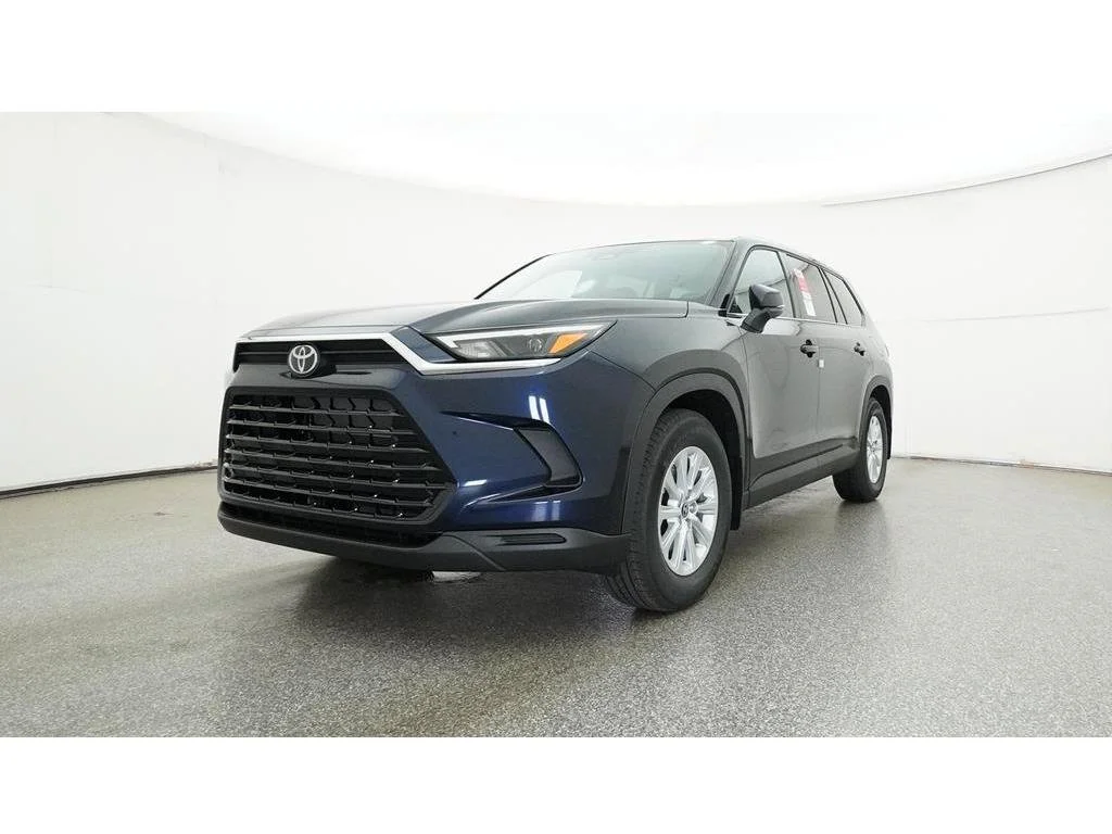 Used 2025  Toyota XLE image 38