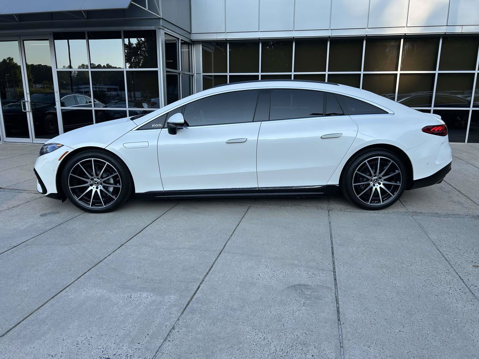 Certified Used 2023 MANUFAKTUR Diamond White Mercedes-Benz EQS 450 4MATIC® Sedan image 13