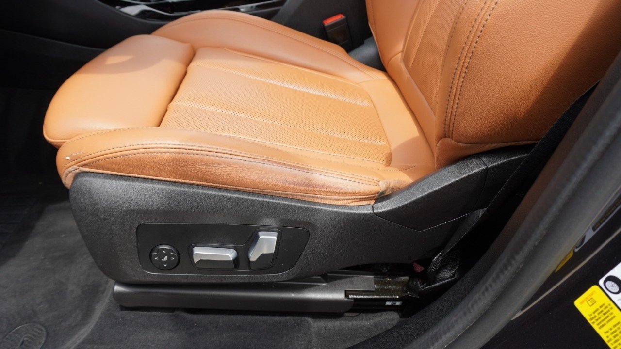 Used 2022 Gray BMW sDrive30i image 23
