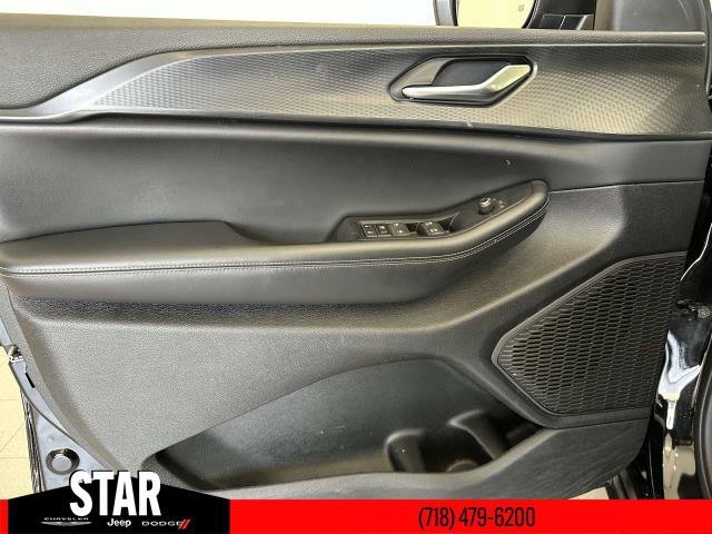 Used 2024 Diamond Black Crystal Pearlcoat Jeep Altitude image 17