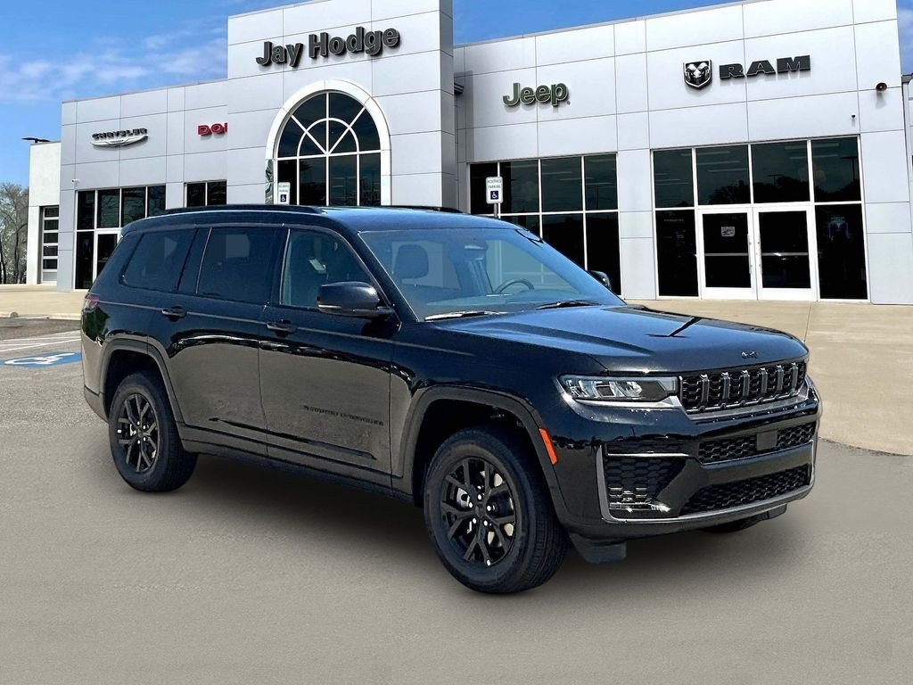 New 2026 Diamond Black Crystal Pearl-Coat Exterior Paint Jeep Altitude image 1