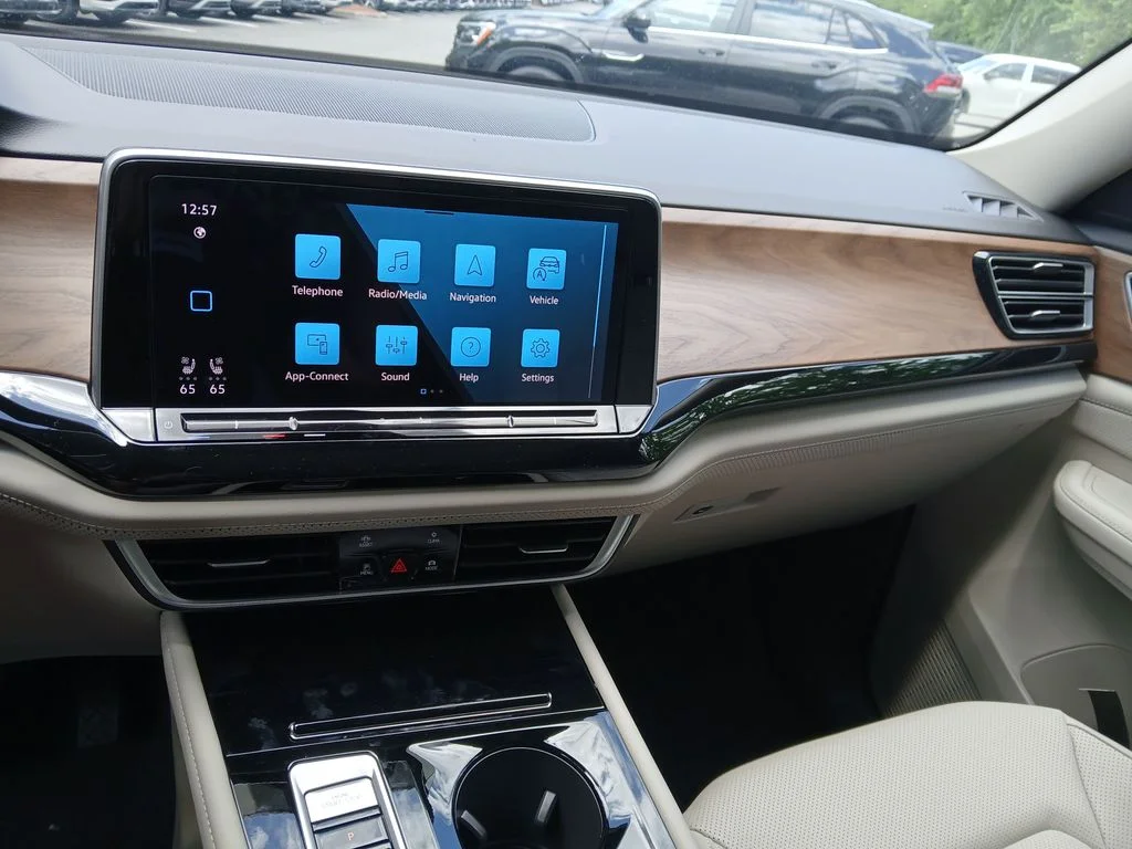 New 2026 Black Volkswagen 2.0T SE w/Technology image 17