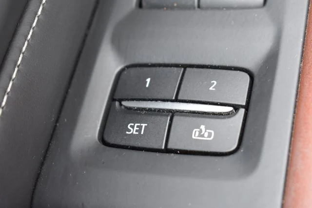 Used 2023 White GMC Denali Ultimate image 12