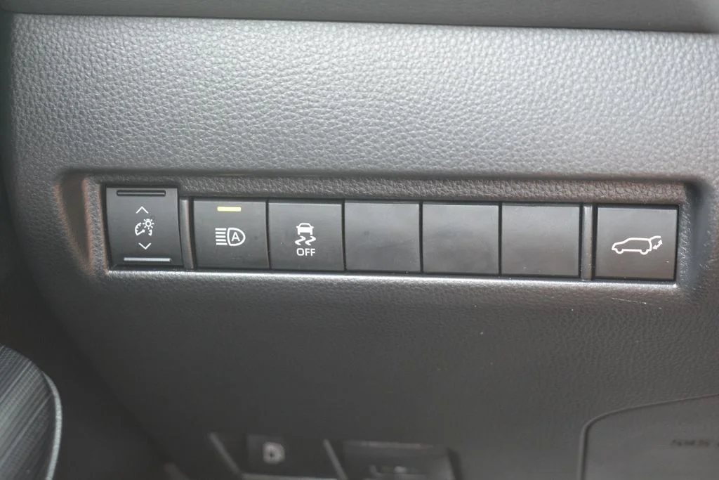 2023 Toyota Venza Nightshade - Photo 21