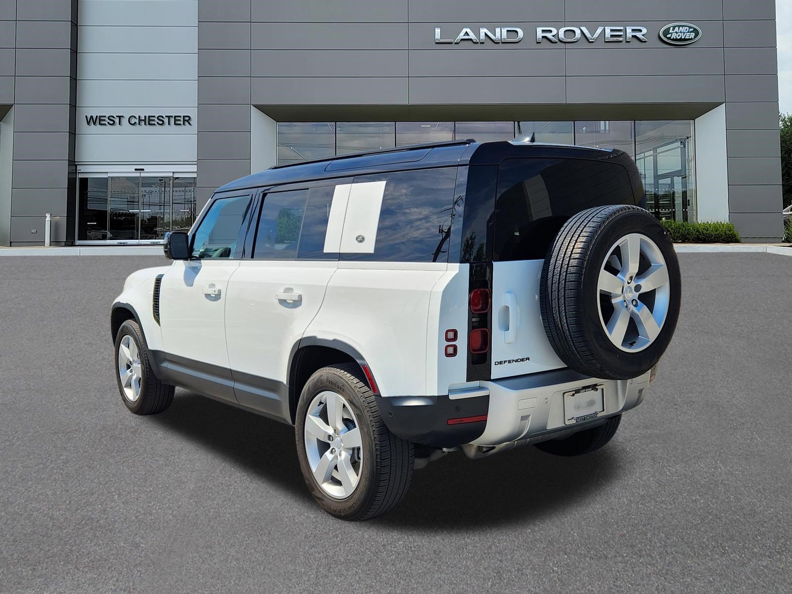 Certified Used 2024 Fuji White Land Rover S image 3