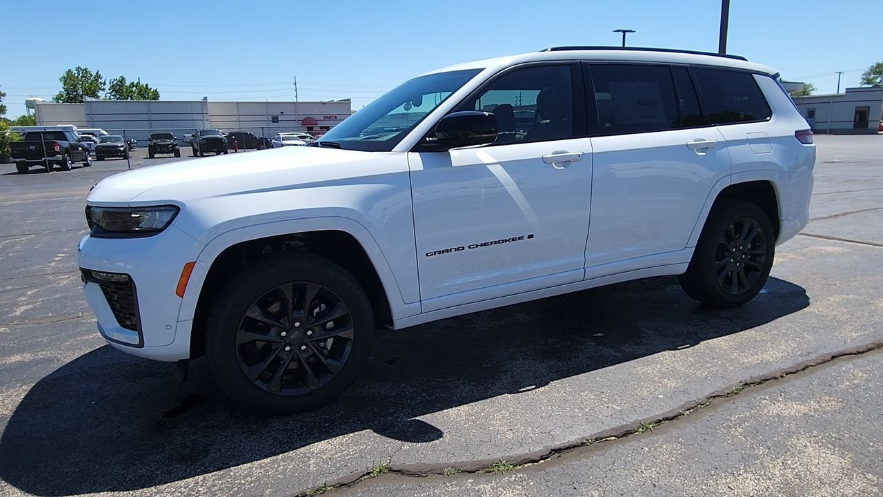New 2026 White/off-white Jeep Limited image 4