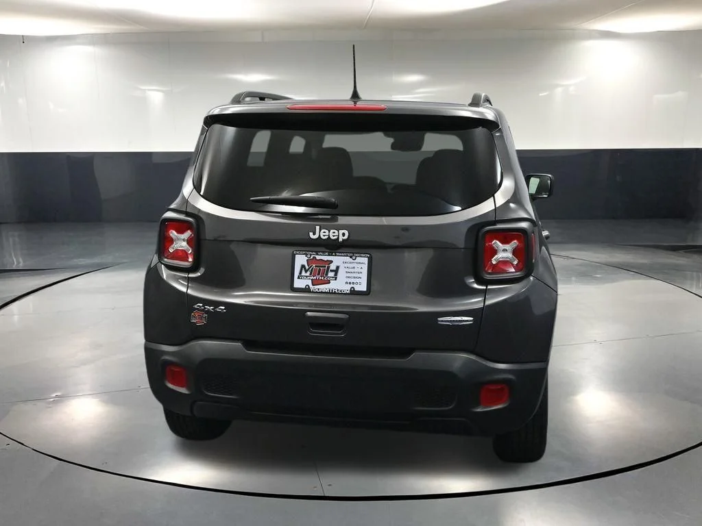 Used 2021 Gray Jeep Latitude image 6