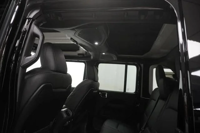 New 2026 Black Clear-Coat Exterior Paint Jeep Rubicon image 18
