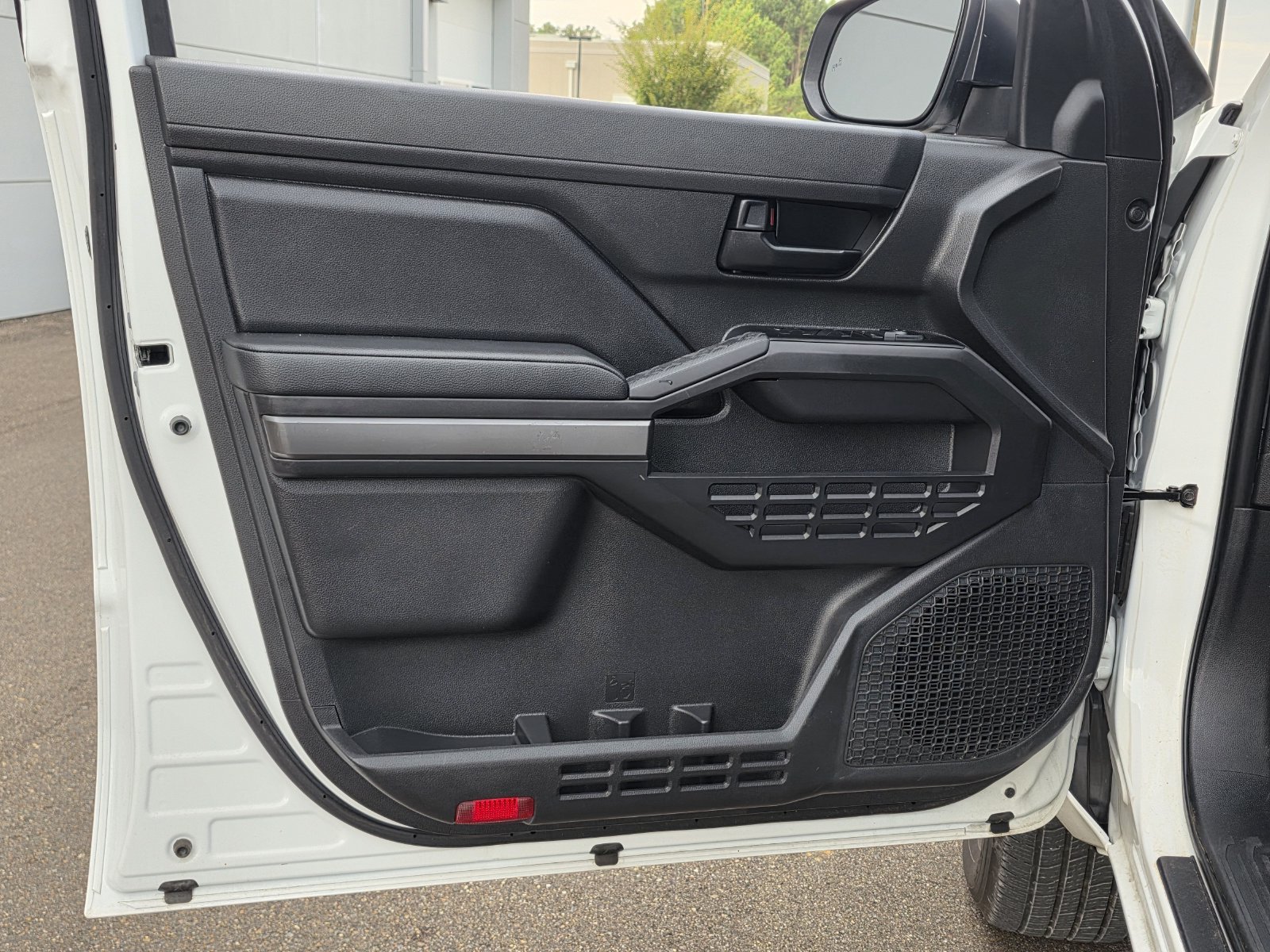 2025 Toyota Tacoma SR5 - Photo 15