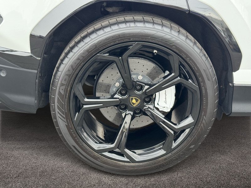 Used 2019  Lamborghini Base image 37