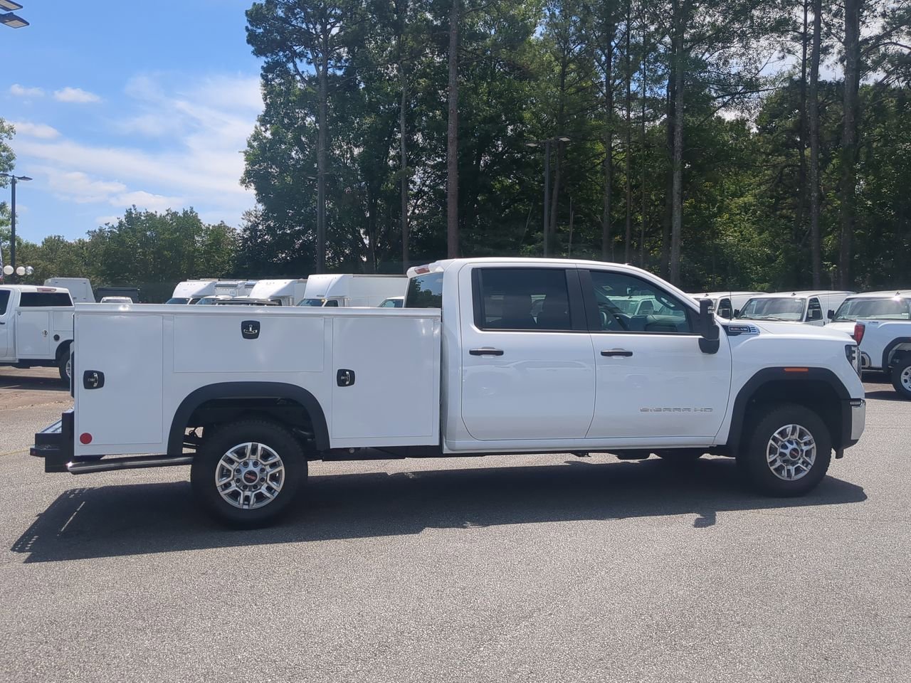 New 2026 Summit White GMC Pro image 9