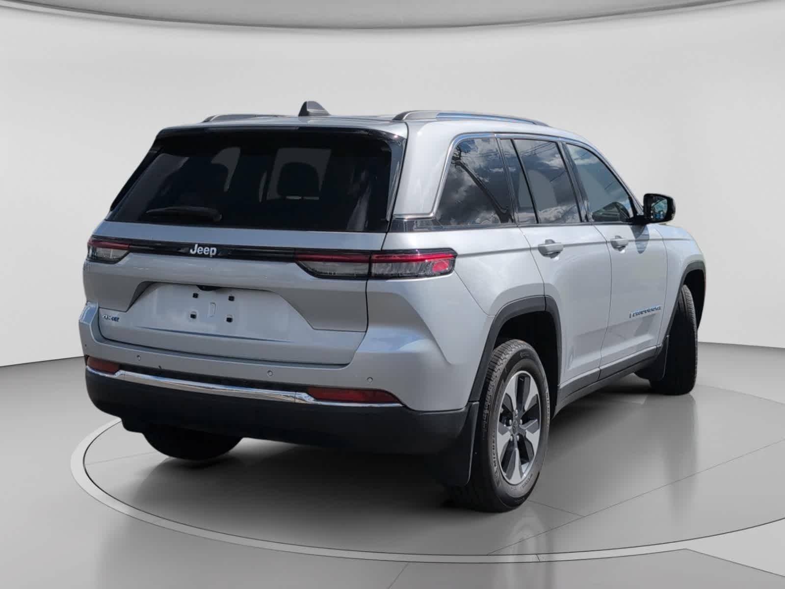Used 2023 Silver Zynith Jeep  image 4