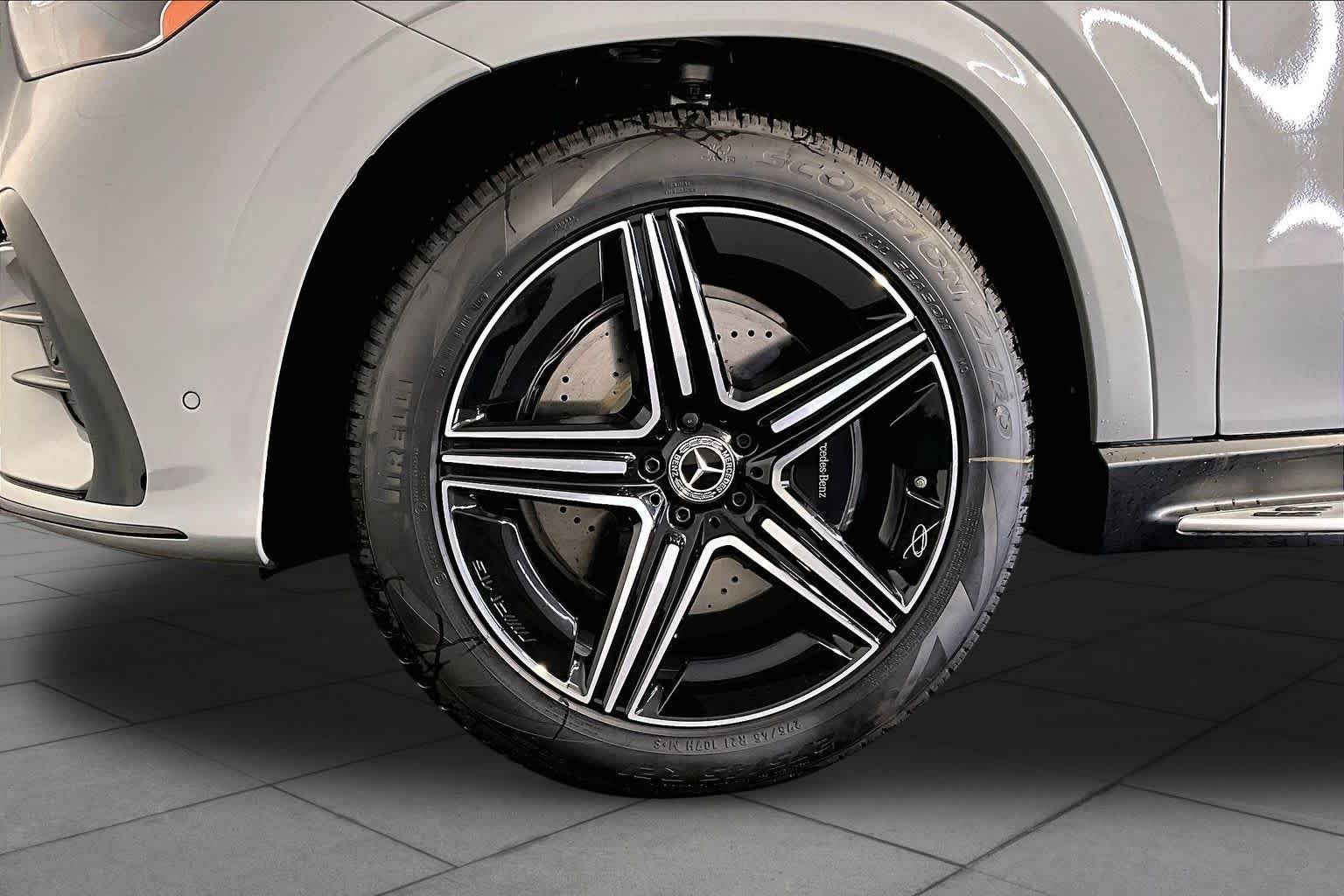 New 2026 MANUFAKTUR Alpine Grey Mercedes-Benz GLE 450 image 17