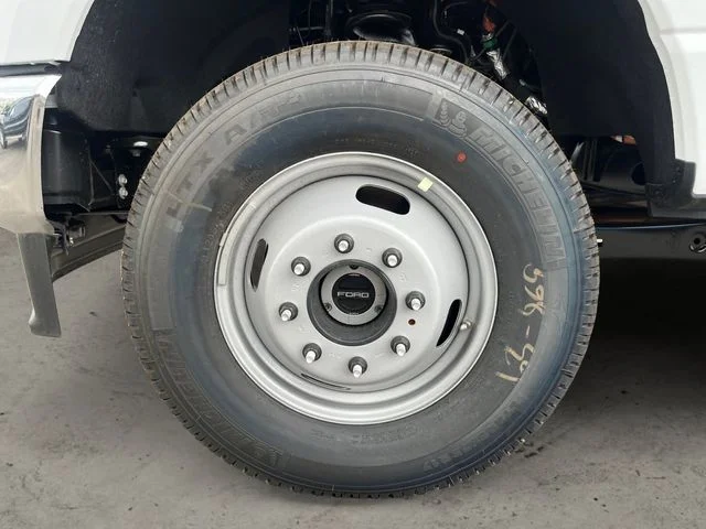 2025 Ford F-350 Super Duty Chassis Cab XL - Photo 14