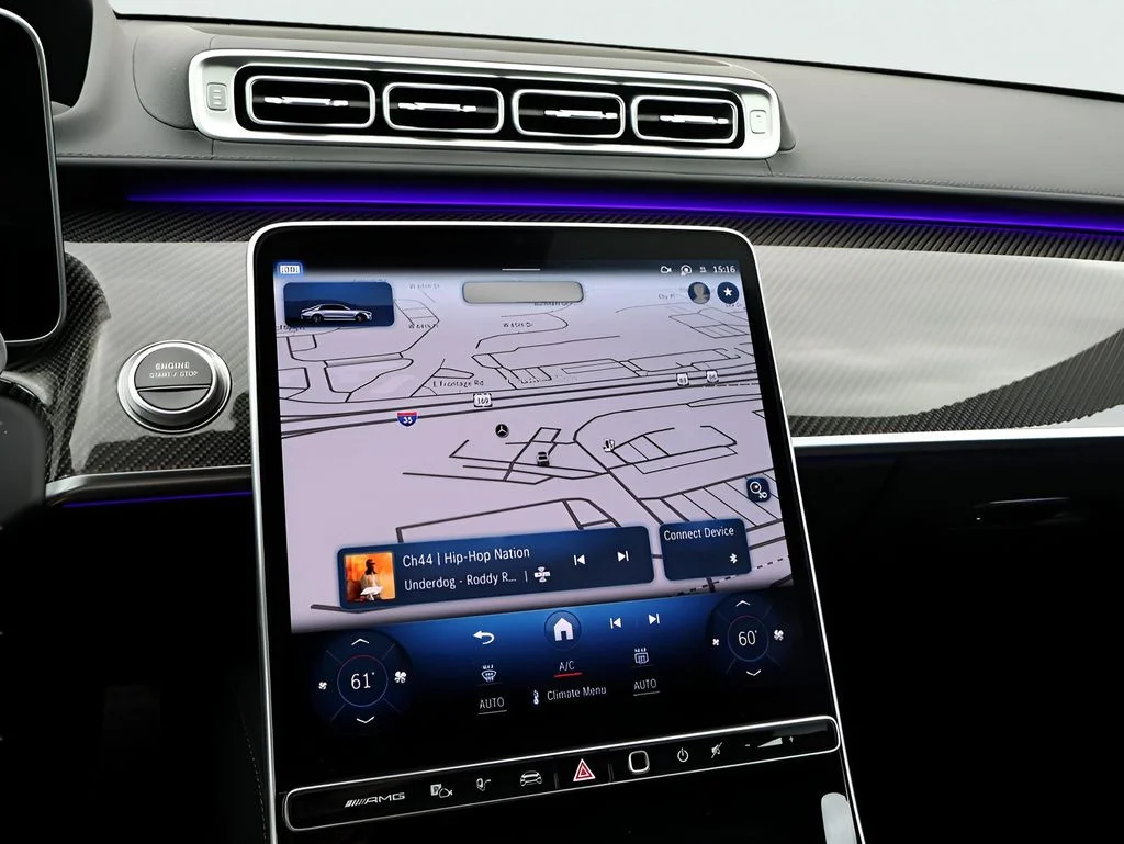 New 2025 MANUFAKTUR Moonlight White Metallic Mercedes-Benz S 63 E AMG® image 23