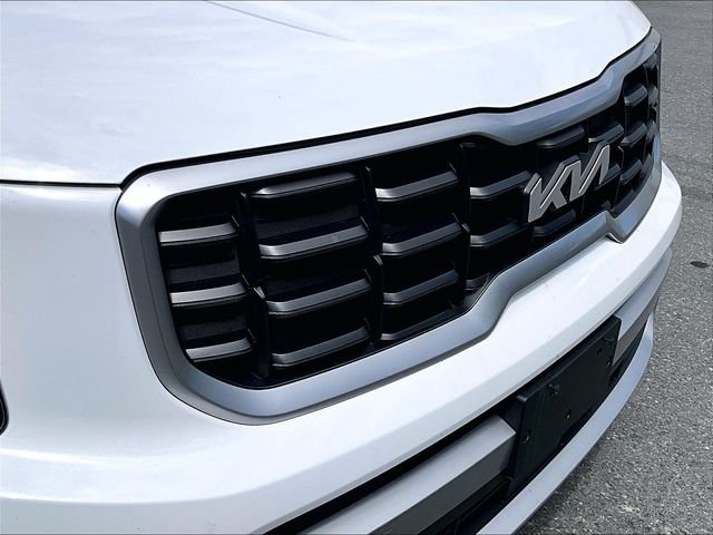 Used 2023 White Kia S image 30
