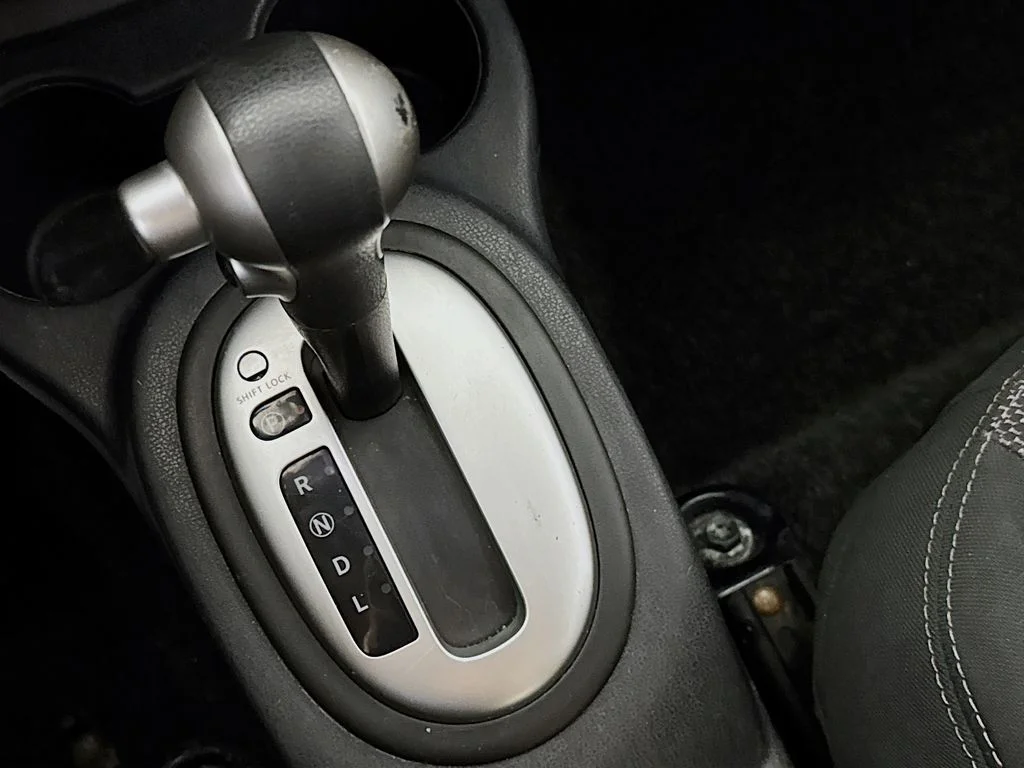Used 2018 Blue Nissan 1.6 SV image 18