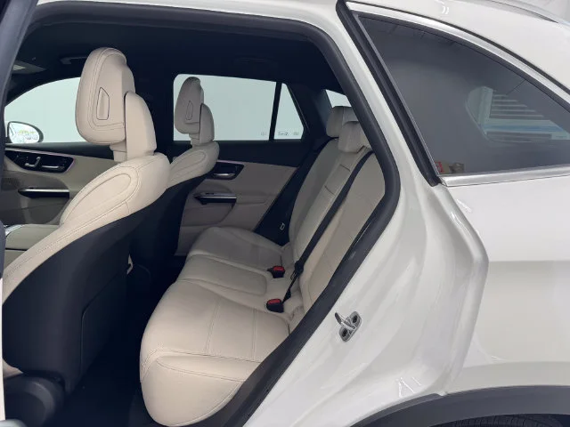 Certified Used 2026 Polar White Mercedes-Benz GLC 300 image 21