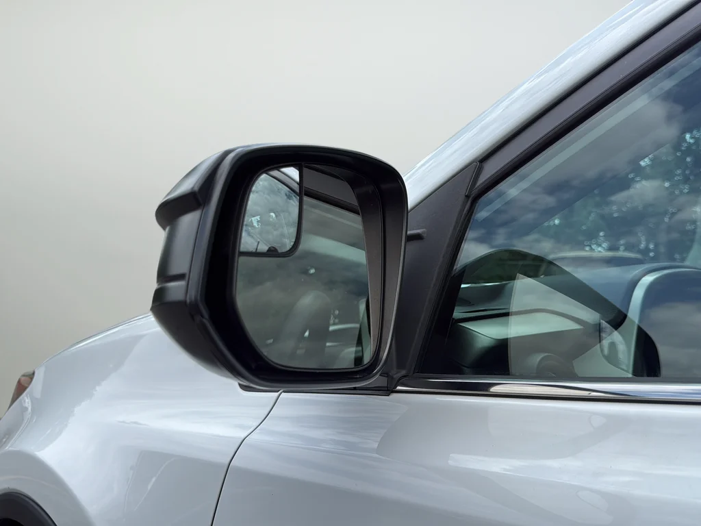 Used 2016 White Toyota LE image 29