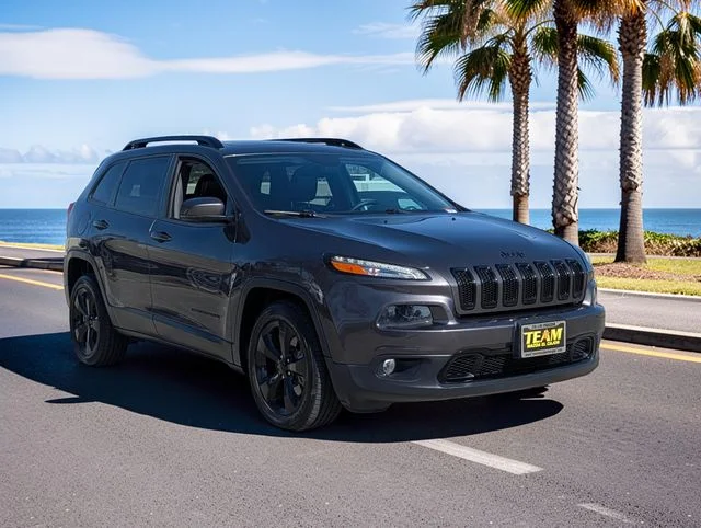 Used 2016 Gray Jeep Limited image 4